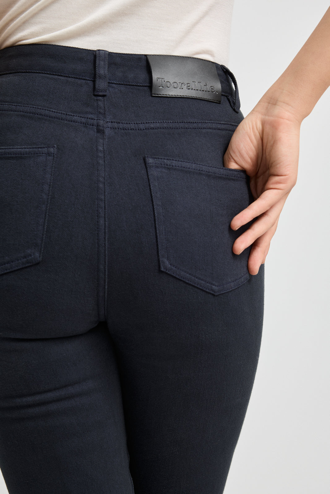 TOORALLIE HIGH RISE STRAIGHT JEAN