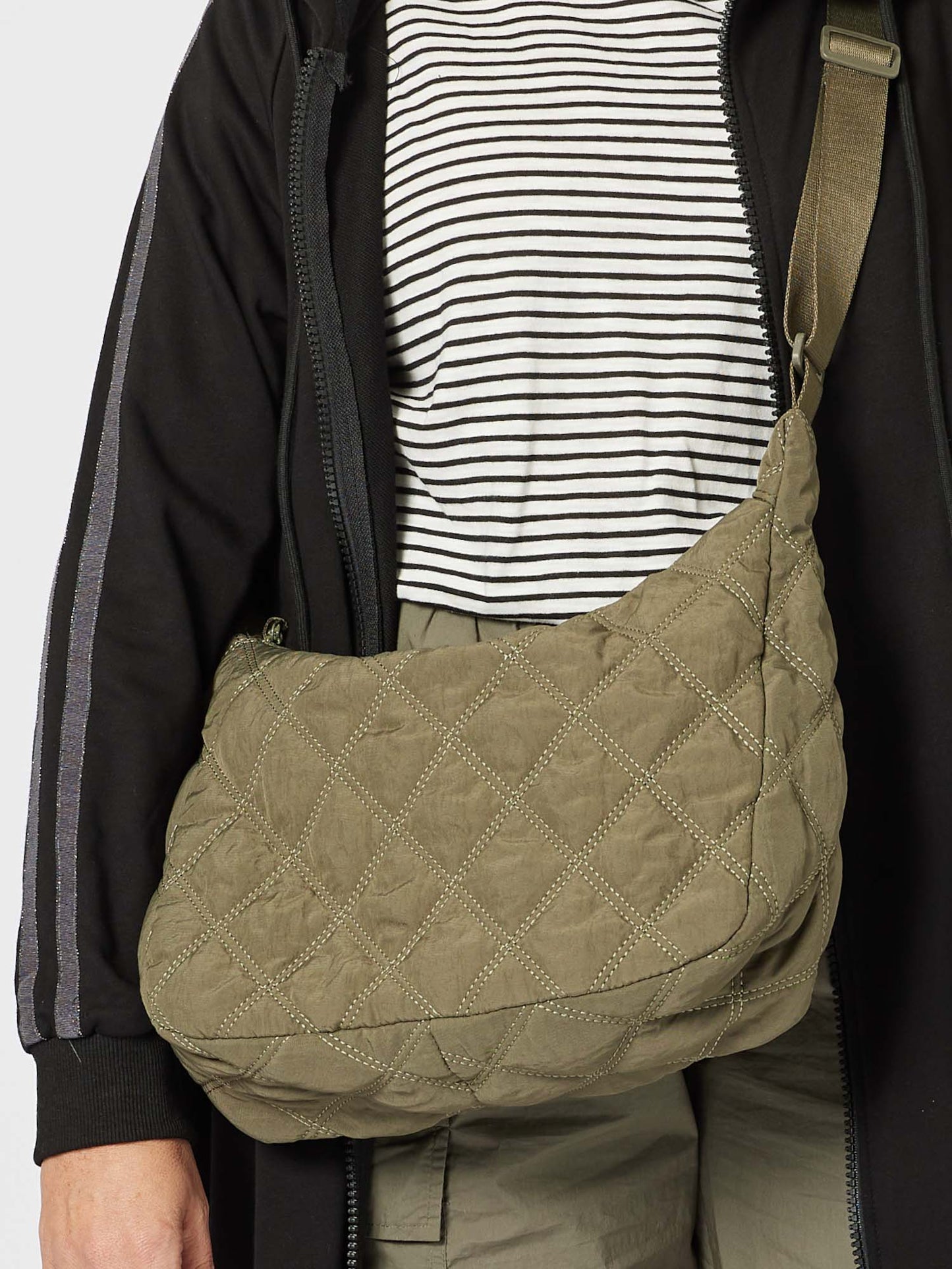 THREADZ DIAMOND PUFFER CROSSBODY BAG