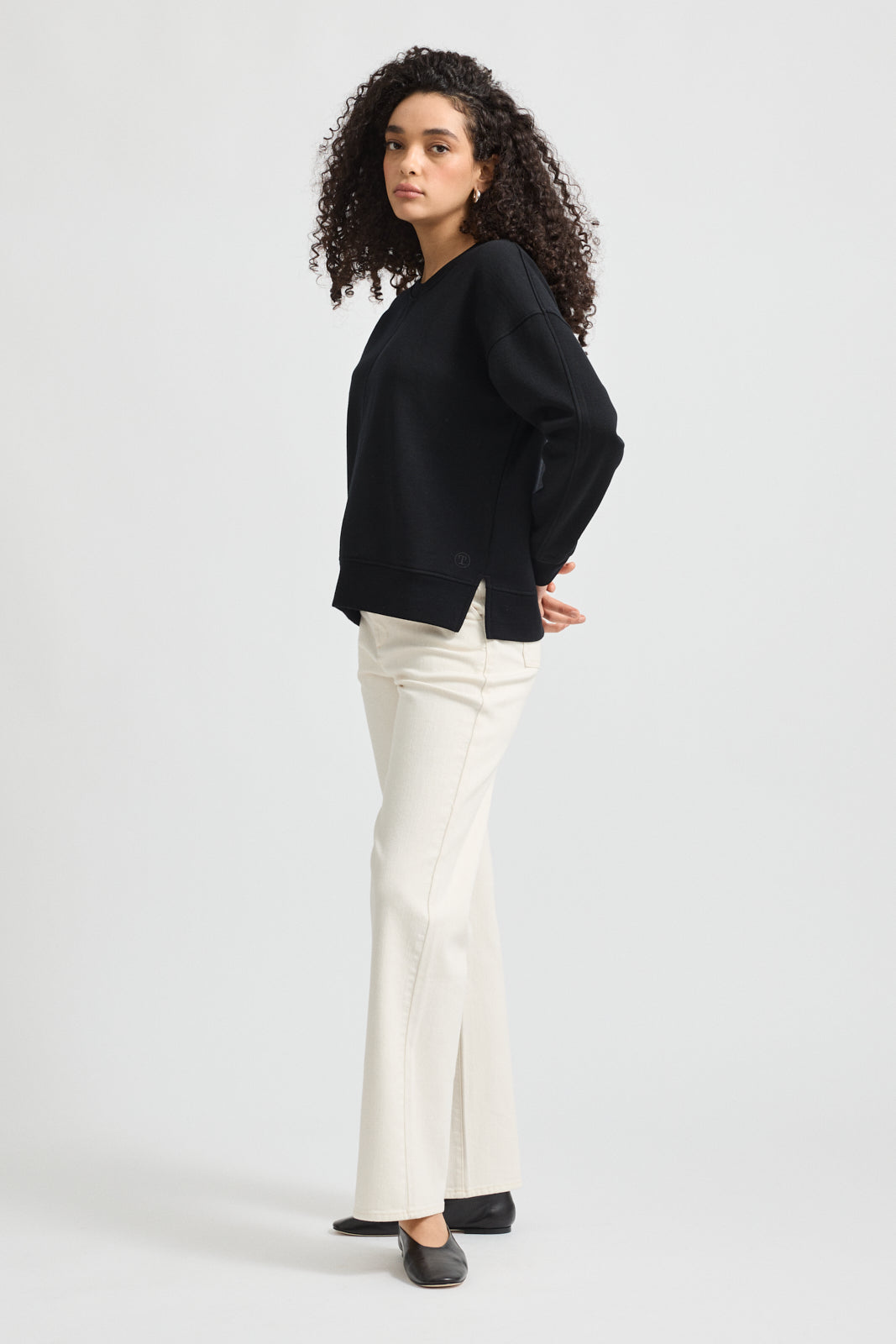 TOORALLIE LOUNGE SPLIT HEM CREW