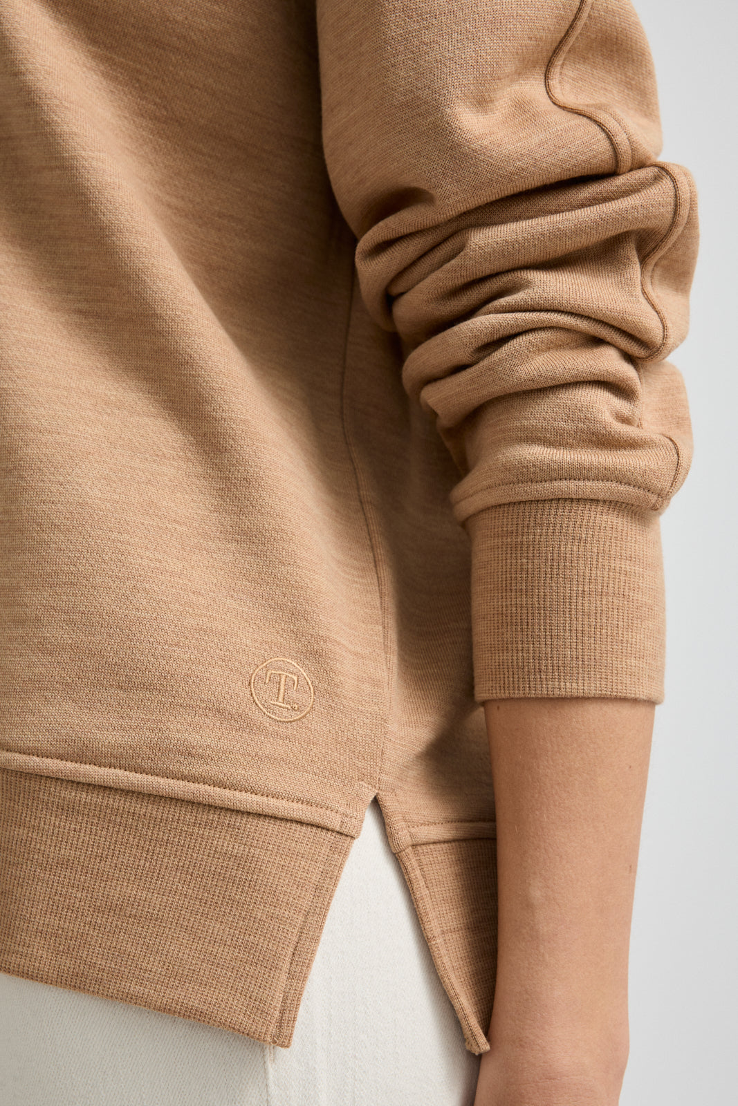 TOORALLIE LOUNGE SPLIT HEM CREW