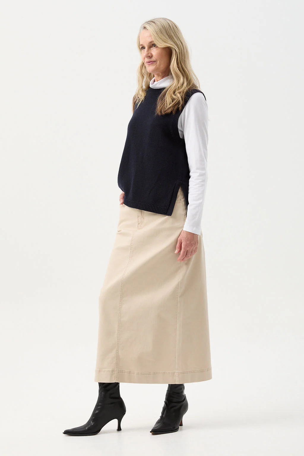 GOONDIWINDI VEST WITH SIDE SLITS