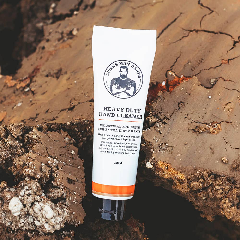 AUSSIE MAN HANDS HAND CLEANER