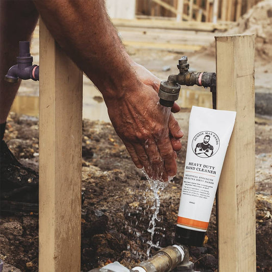 AUSSIE MAN HANDS HAND CLEANER