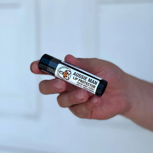AUSSIE MAN HANDS LIP PROTECTION